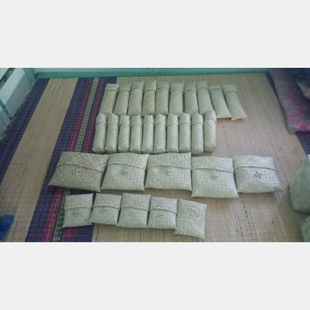 Palm Leaf Hand Pouch~ Size: 8*6