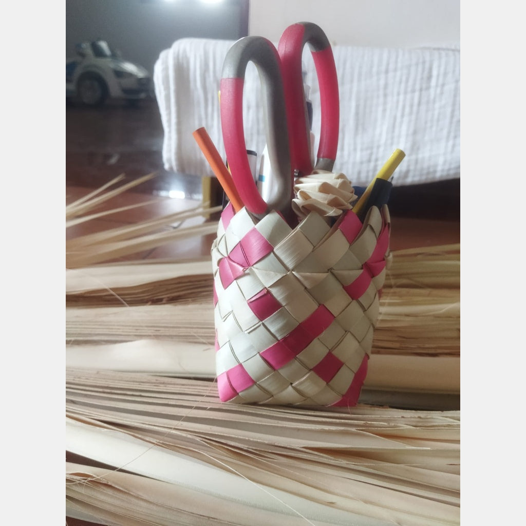 Palm pen/stand~ Size: 3*5