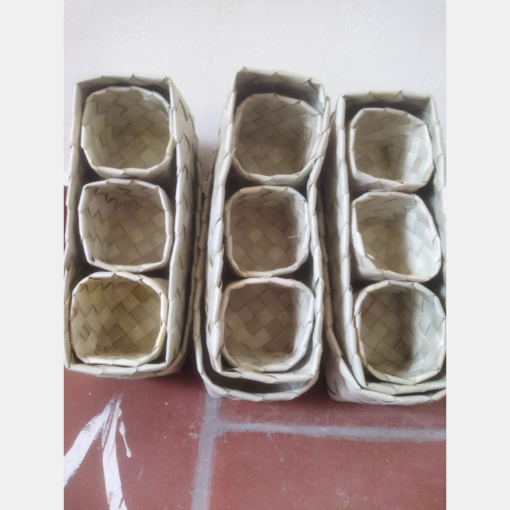 Palm 3 division spicebox~ Size: